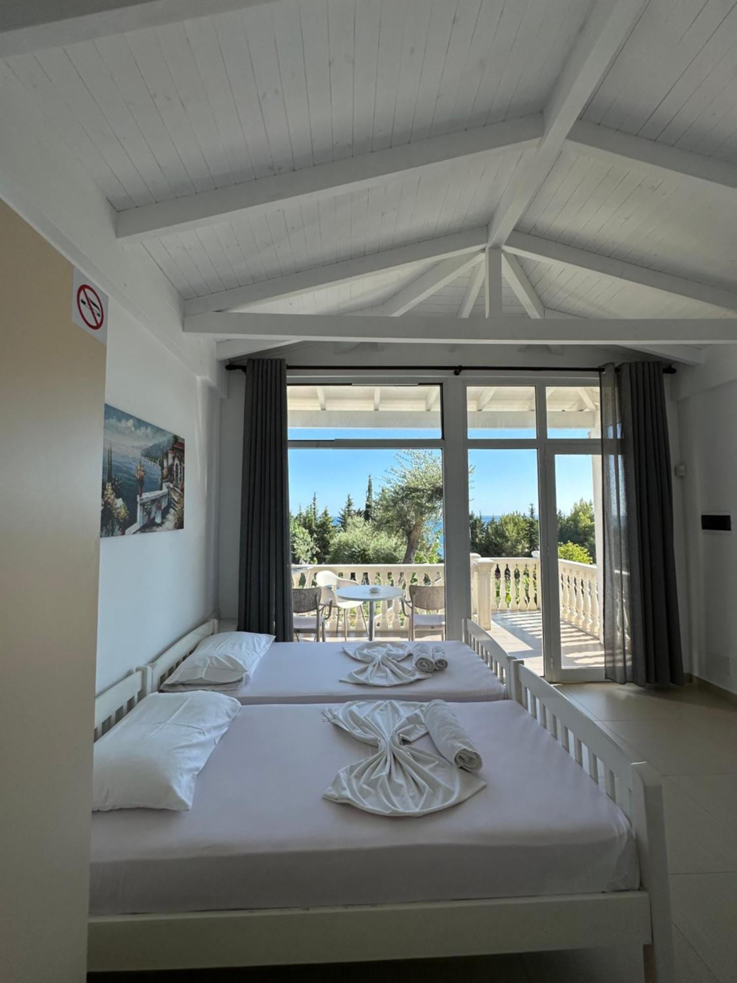 Essos Villas Dhërmi 外观 照片